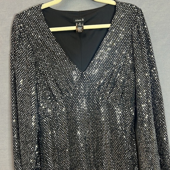 Women’s Alexa B Long Sleeve Cocktail Dress Size 10 Black New with Tags - Picture 2 of 6